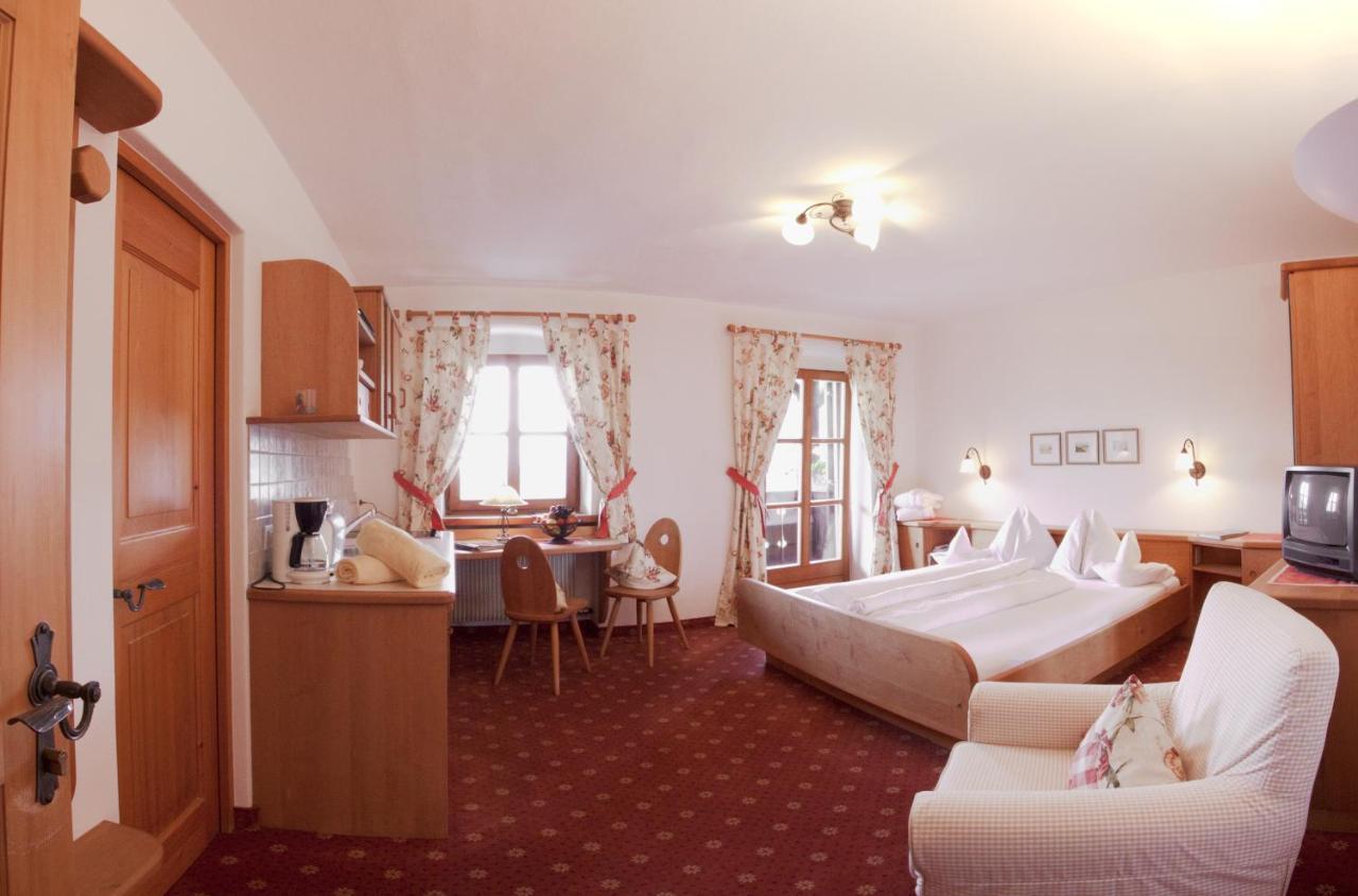 Huber Unterm Baum Appartement Algund Kamer foto