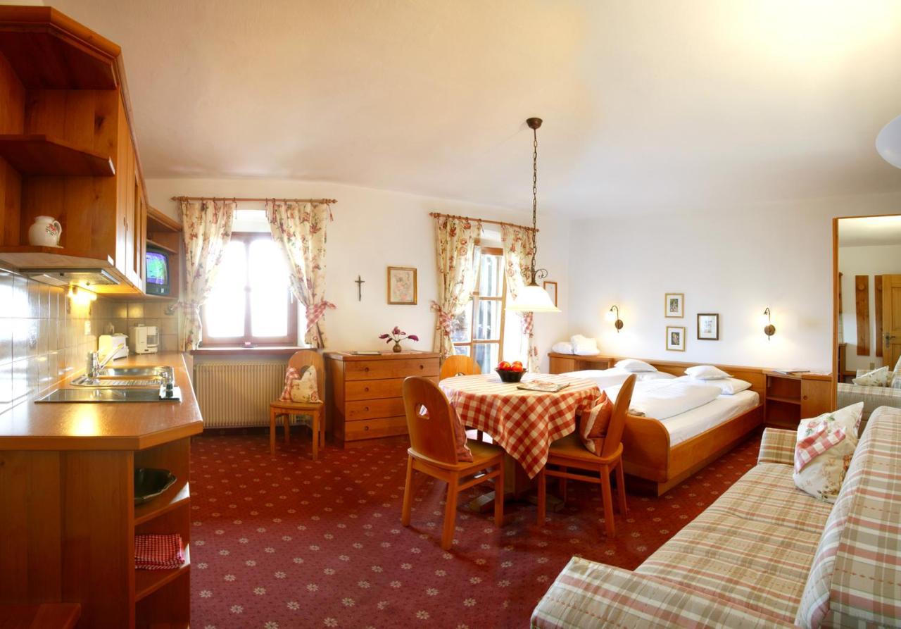 Huber Unterm Baum Appartement Algund Kamer foto